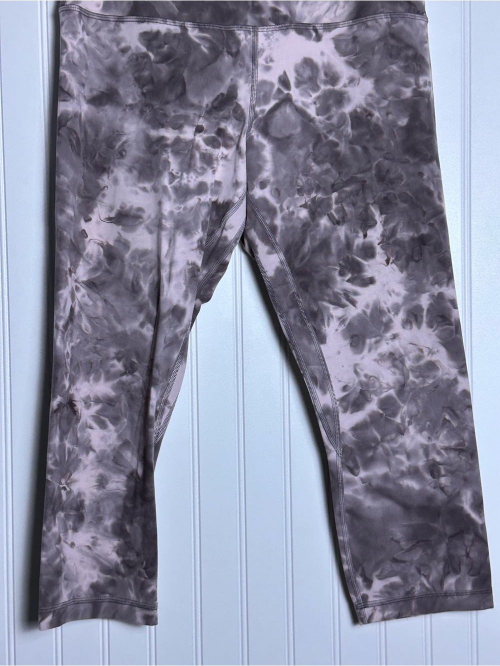 Lululemon Align High-Rise Crop 21"
Diamond Dye Mink Bery Lunar Rock Shadow Grey - Picture 7 of 13